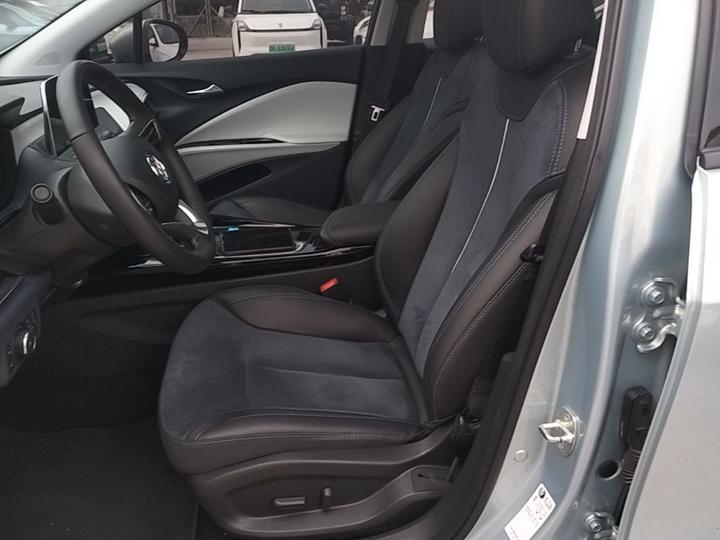 6 2022 PHEV photo 6