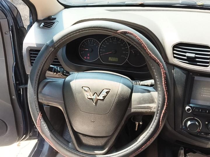 Wuling Hongguang 2014 1.2L Standard IV photo 2