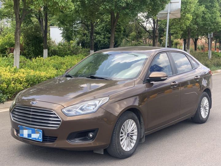 Escort 2015 1.5L AT Comfort