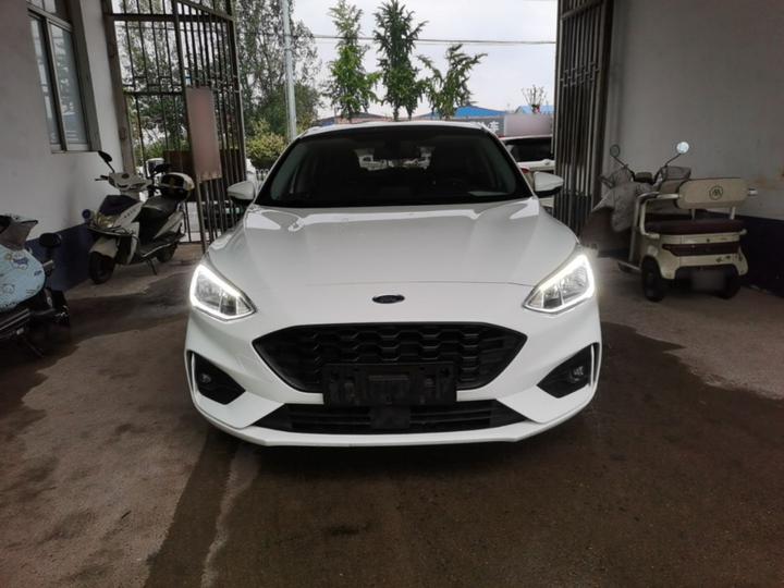 Focus 2020 Hatchback EcoBoost 180 AT photo 2