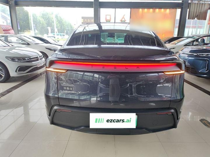 Model Y 2025 RWD photo 3