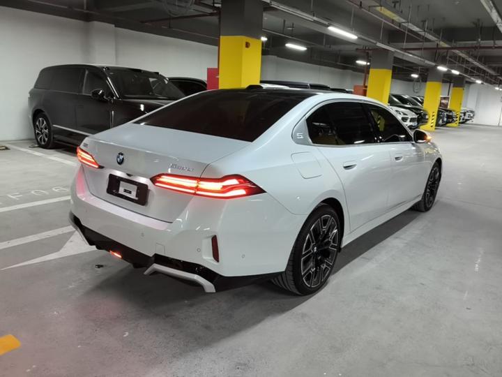 5 Series 2025 530Li Exclusive M Sport Package photo 4