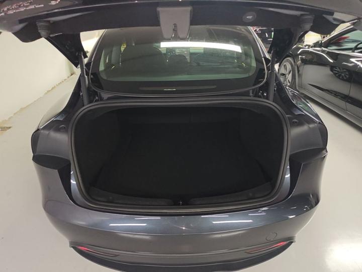 Model 3 2023 RWD photo 8