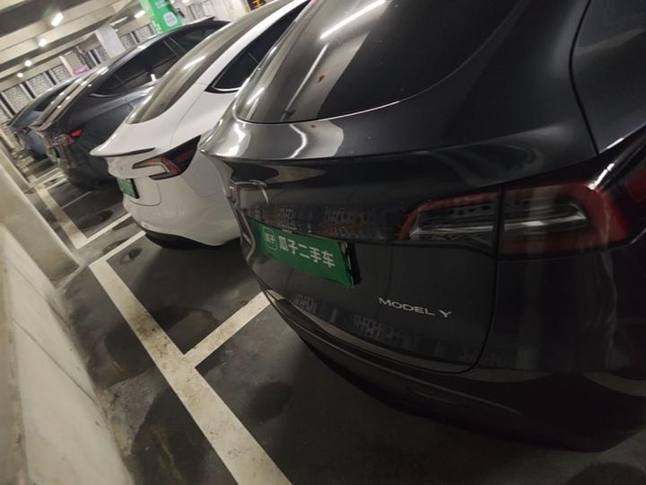 Model Y 2024 RWD photo 4
