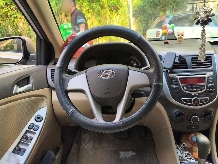 Verna 2010 Sedan 1.4L AT Comfort GS photo 3