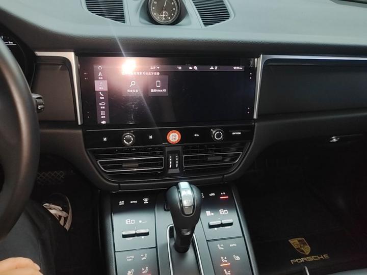 2022 Macan 2.0T photo 8