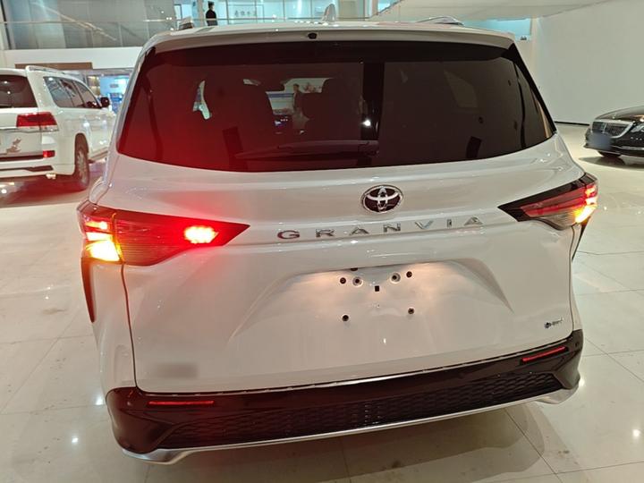 Granvia 2024 2.5L Hybrid Luxury photo 3