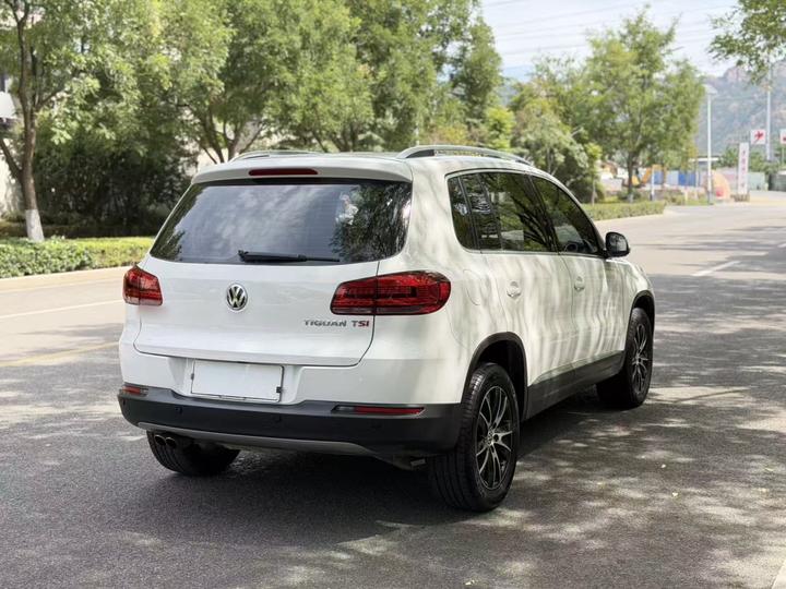 Tiguan 2015 1.8TSI AT RWD Luxury photo 4