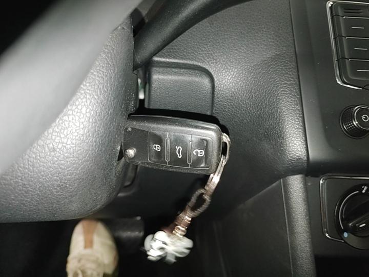 Polo 2016 1.6L AT Comfort photo 8