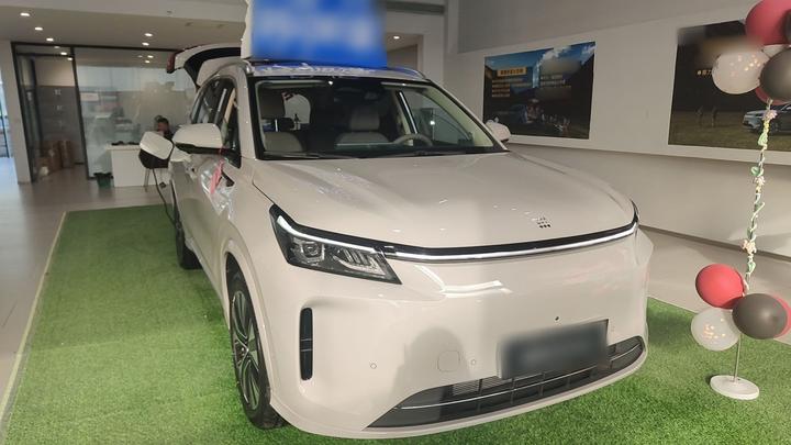 Bluelectric E5 PLUS 2026 Standard Range AWD Performance Ultra photo 3