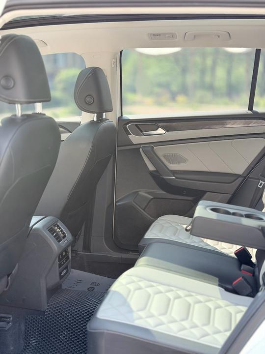 Tayron 2023 300TSI RWD Luxury Plus Advanced photo 3