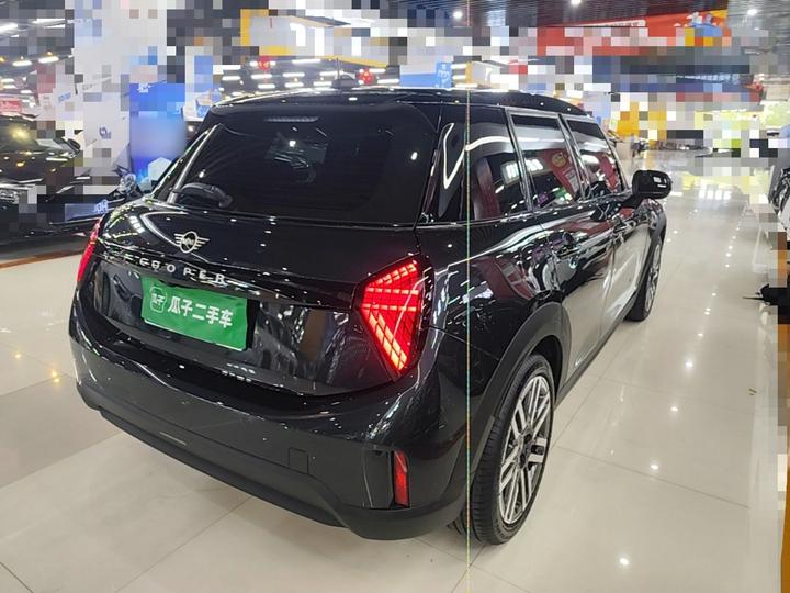 2025 1.5T COOPER Classic 5-Door photo 4