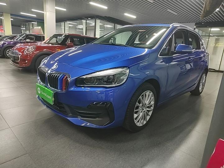 2 Series Wagon 2018 218i Leading