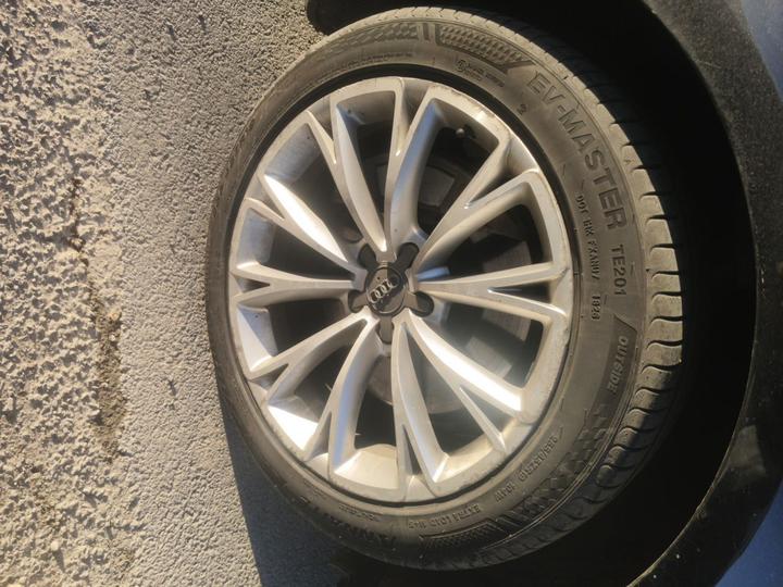 A8 2013 A8L 45 TFSI quattro Luxury photo 8