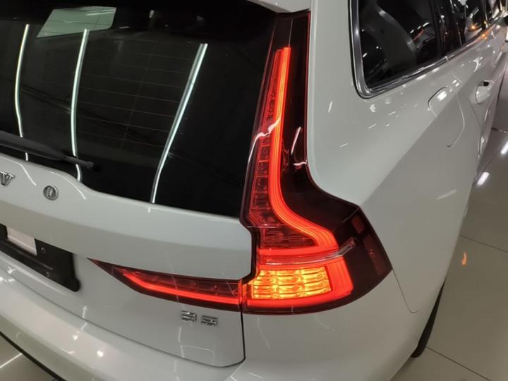 V60 2022 B5 Luxury photo 7