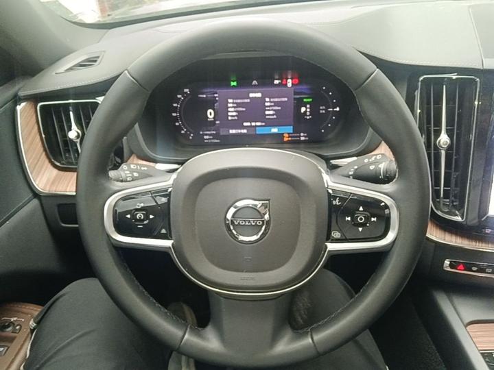 XC60 EV 2025 Hybrid Long Range AWD Luxury photo 6