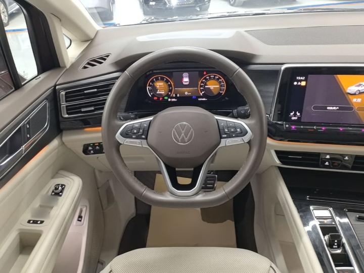 Viloran 2022 380TSI Premium photo 6
