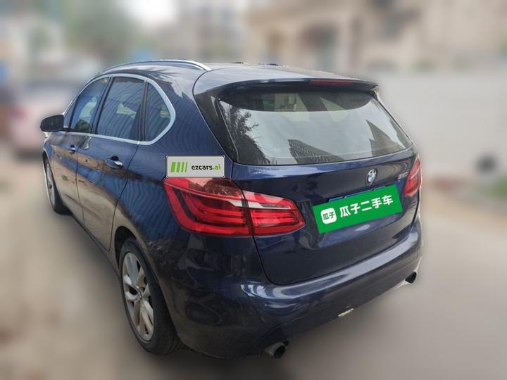 2 Series Wagon 2016 220i Leading photo 4