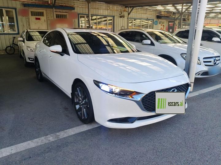 3 Axela 2023 2.0L AT photo 5