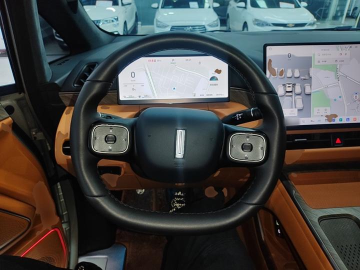 2025 AWD 8 photo 6