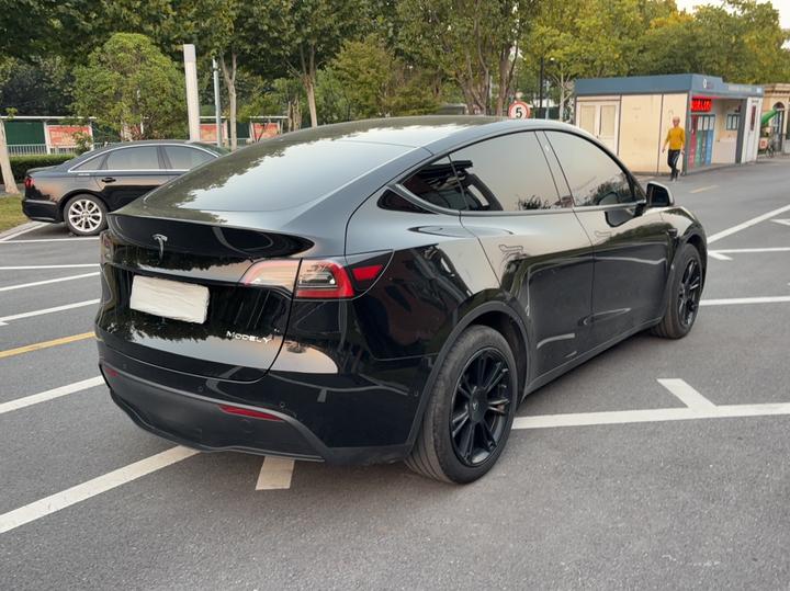 Model Y 2023 RWD photo 4