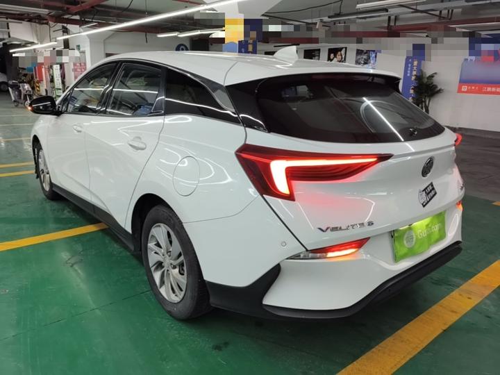 6 2022 PHEV Fashion photo 4