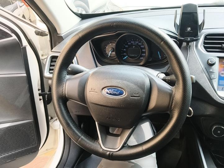 Escort 2019 Facelift 1.5L AT China VI photo 6