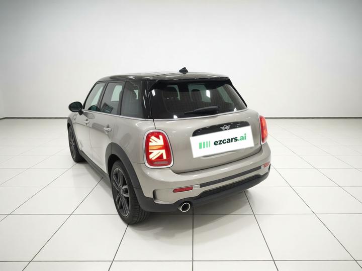 2022 1.5T COOPER 5-Door photo 3