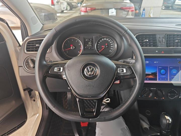 Polo 2016 1.6L AT Comfort photo 6