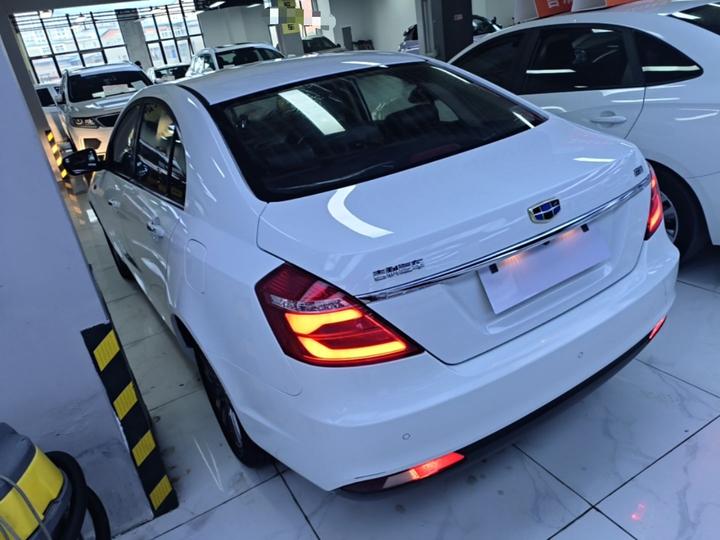 Emgrand 2017 Sedan 1.5L CVT photo 4