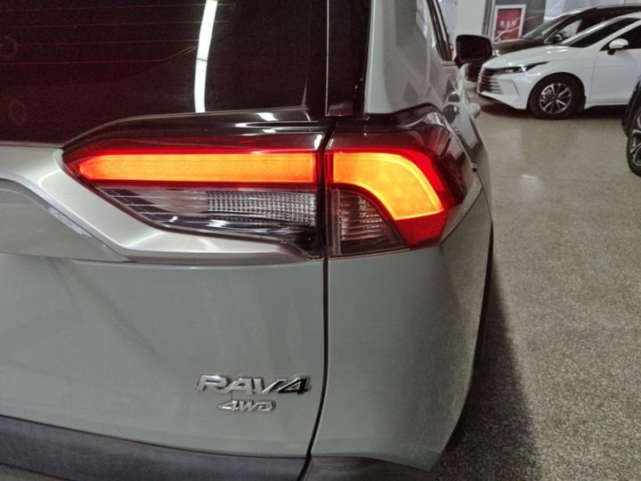 RAV4 2020 2.0L CVT AWD Premium photo 7