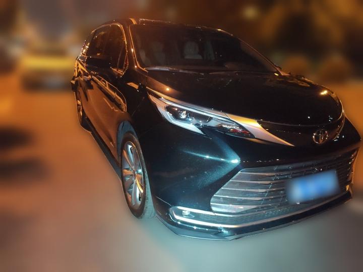 Sienna 2024 2.5L Hybrid Premium photo 3