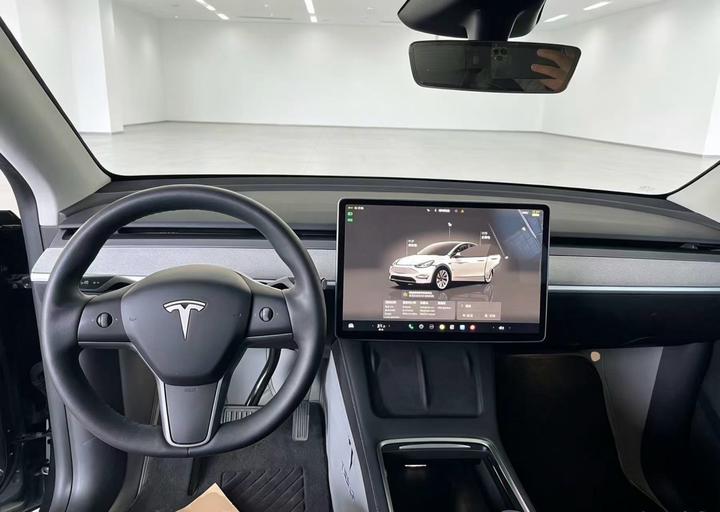 Model Y 2024 RWD photo 5