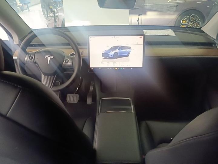 Model Y 2022 RWD photo 2