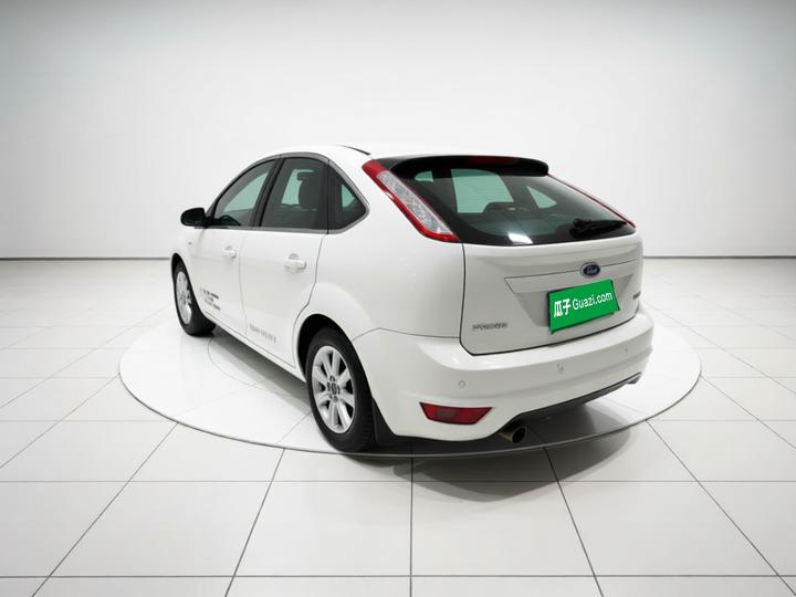 Focus 2013 Hatchback Classic 1.8L MT photo 4