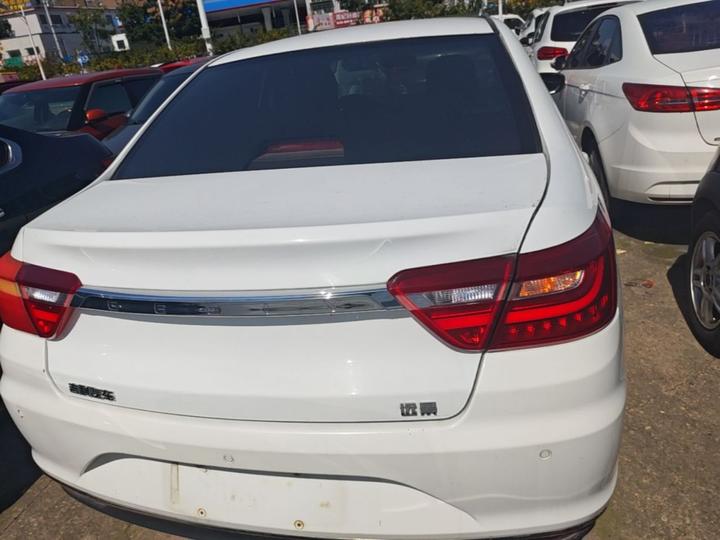 Vision 2018 1.5L MT photo 5