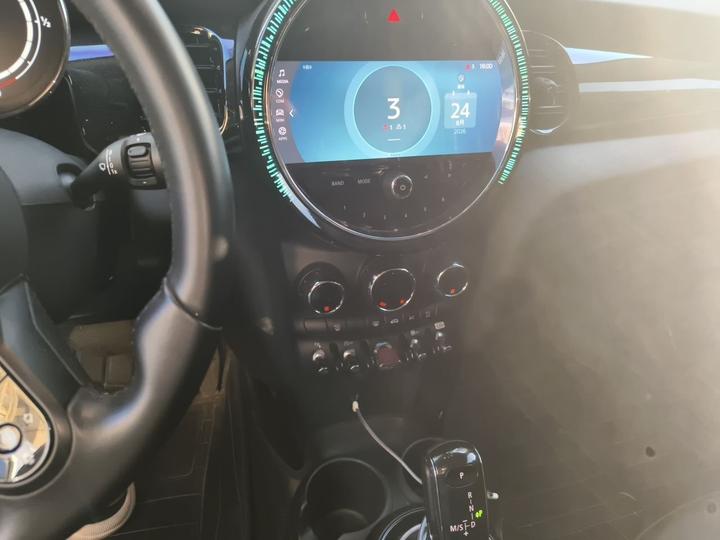 2022 1.5T COOPER Classic 5-Door photo 5