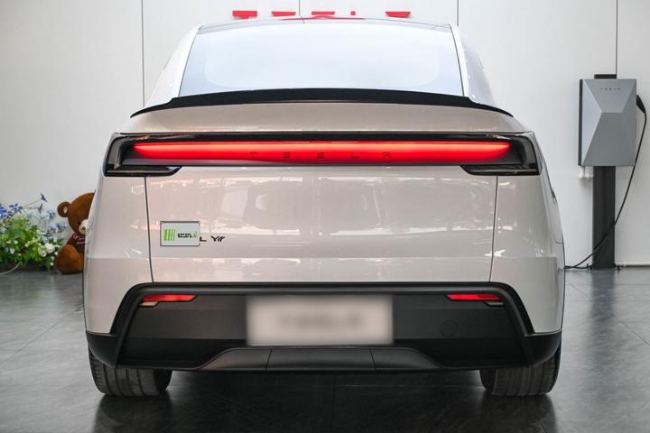 Model Y L 2025 Long Range AWD photo 5