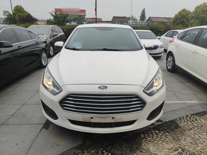 Escort 2019 Facelift 1.5L AT China VI photo 2