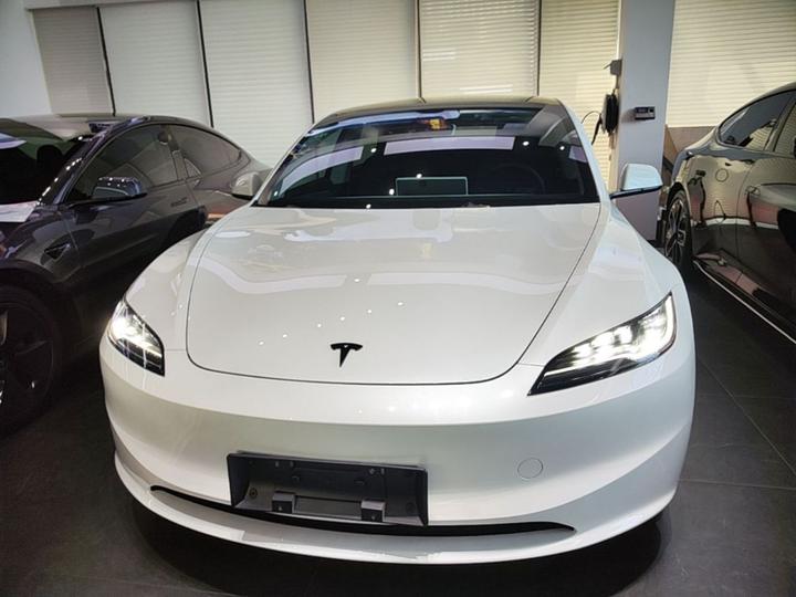 Model 3 2023 RWD photo 2