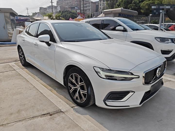 S60 2023 B4 Luxury photo 3