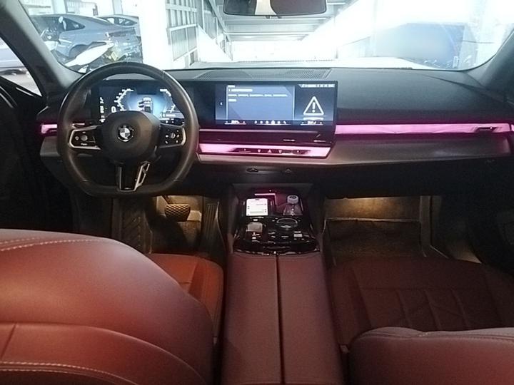 5 Series 2025 530Li Leading M Sport Package photo 5