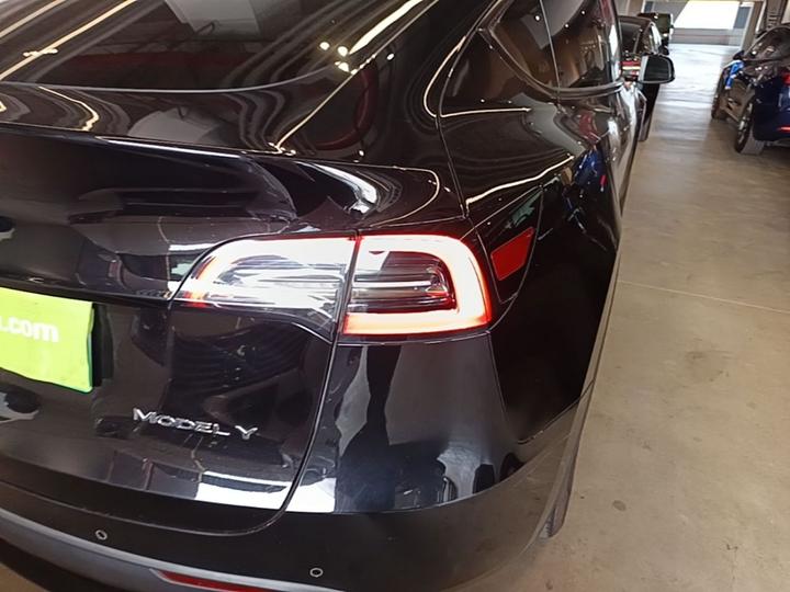 Model Y 2023 RWD photo 7
