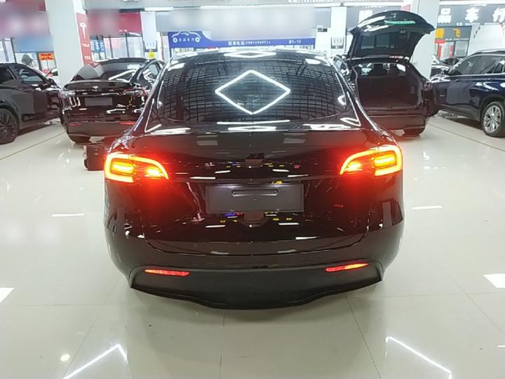 Model Y 2023 RWD photo 3
