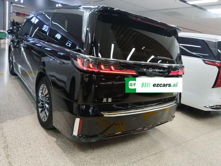 Voyah Dreamer 2024 PHEV Extended Range Premium photo 4