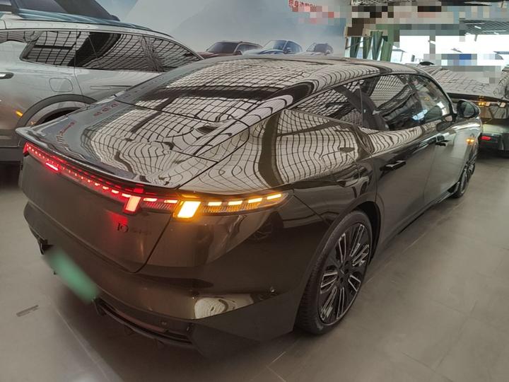 10 EM-P 2025 240 AWD Ultra Sport photo 4