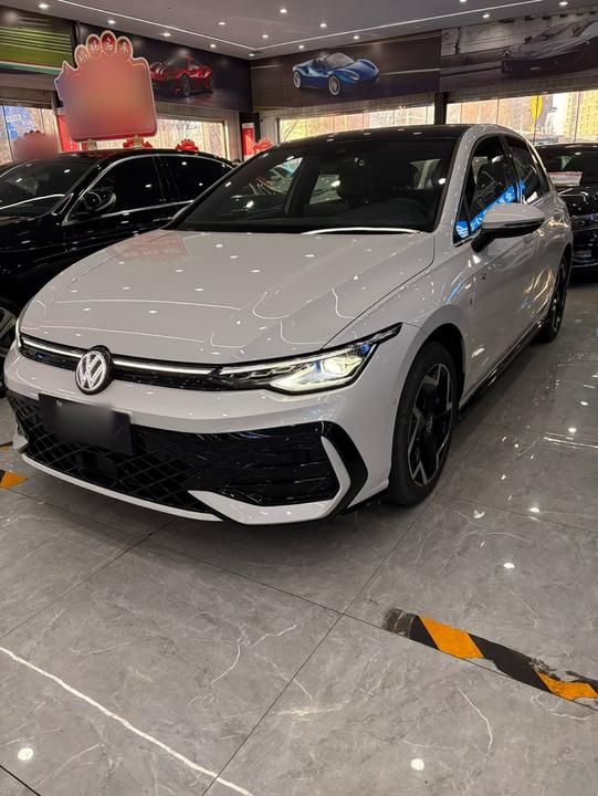 Golf 2025 300TSI R-Line photo 2