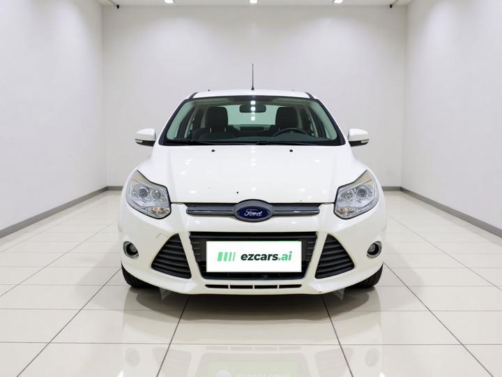 Focus 2012 Sedan 1.6L MT photo 2