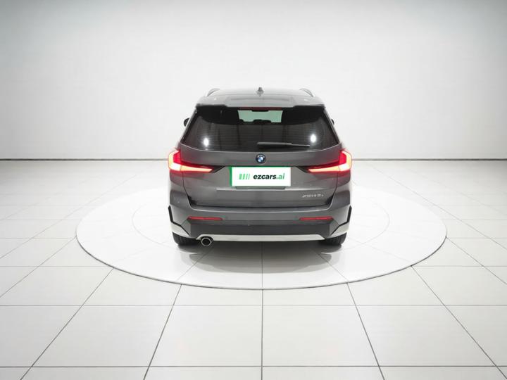 iX1 2023 xDrive30L X Design Package photo 5
