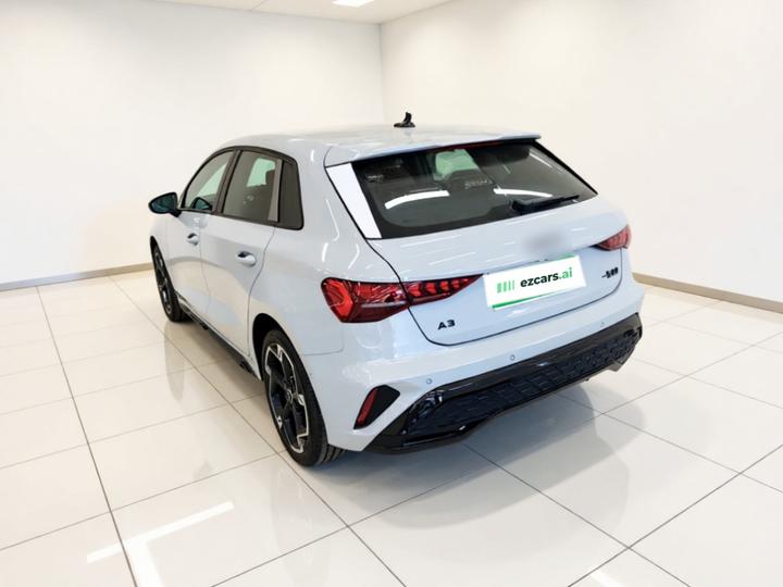 A3 2026 Sportback 35TFSI Flying Spur Exclusive + Luxury photo 4